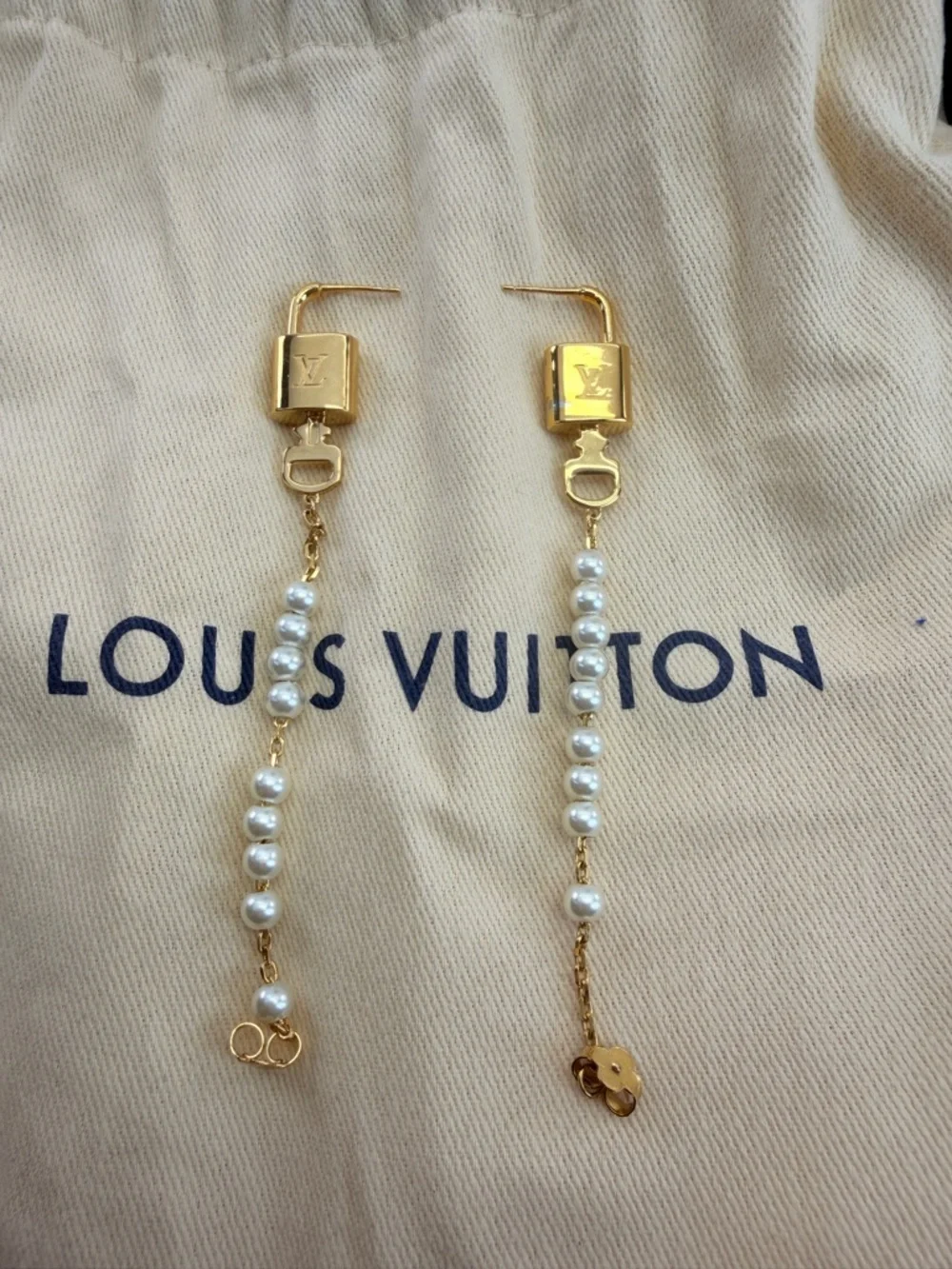 Louis Vuitton Pearlock Gold and White Pearl Chain Earring